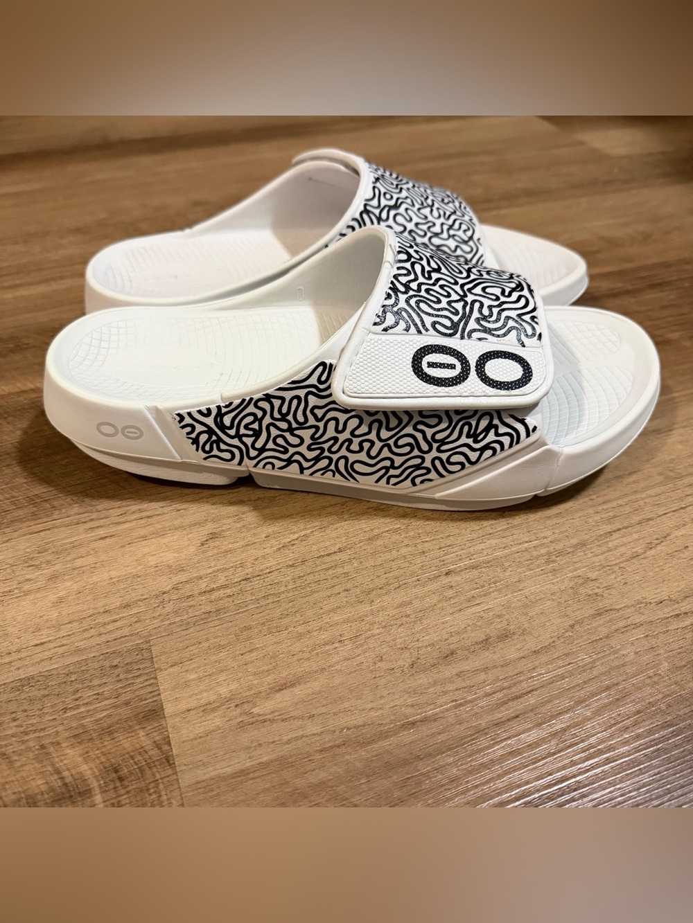 OOFOS OOahh Sport Flex Limited Slide White Labyrinth Size M8/W10 - Picture 2 of 12